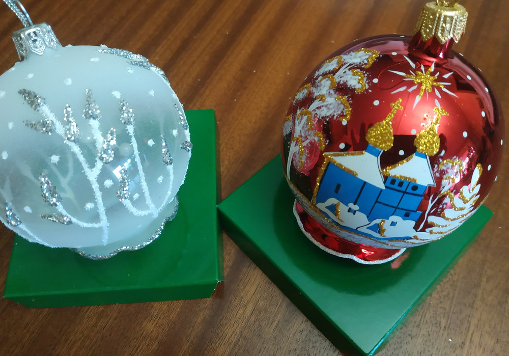 Новогодний ёлочный шар пайетками с мини-открыткой 